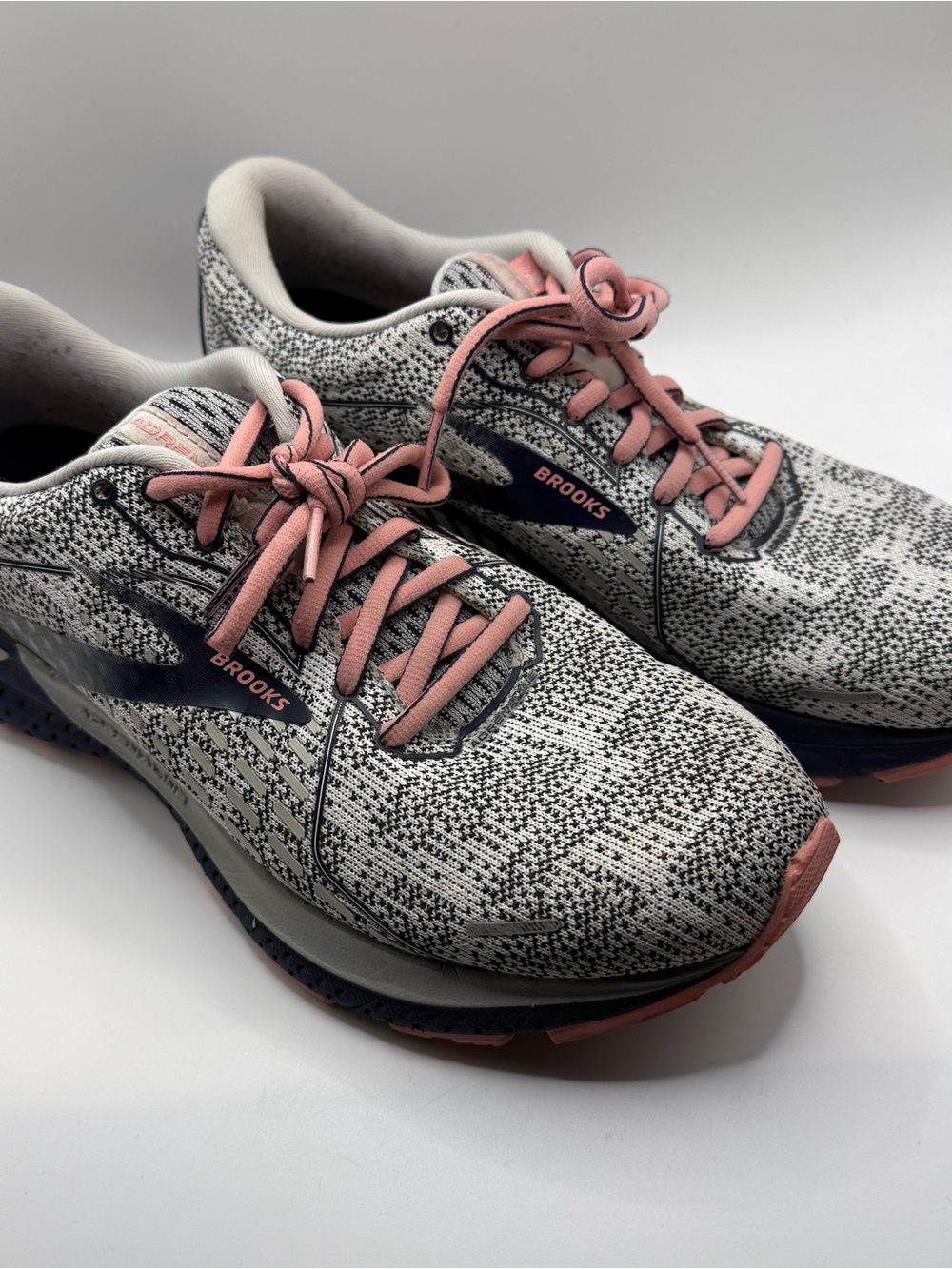 Brooks Adrenaline 21 Women's Size 9 B (Medium) Running Shoes Multicolor